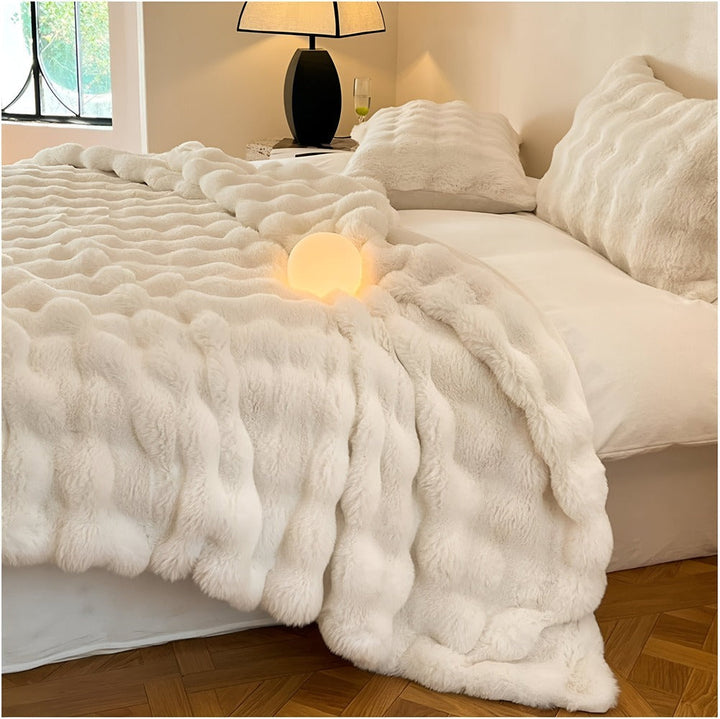 Lisslune | Fluffy Synthetic Fur Travel Blanket – Soft and Washable Fleece Blanket