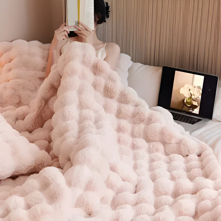 Lisslune | Fluffy Synthetic Fur Travel Blanket – Soft and Washable Fleece Blanket