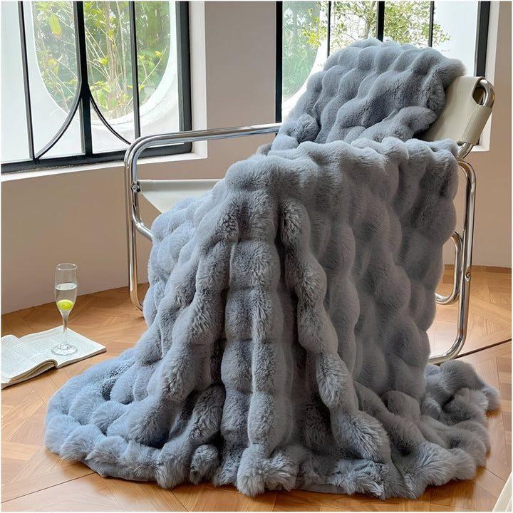 Lisslune | Fluffy Synthetic Fur Travel Blanket – Soft and Washable Fleece Blanket