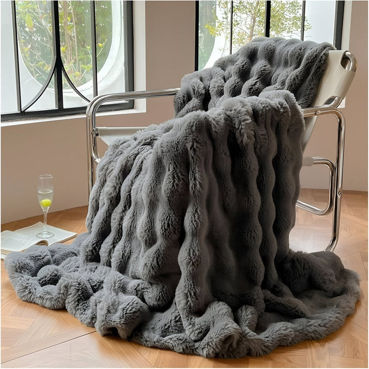 Lisslune | Fluffy Synthetic Fur Travel Blanket – Soft and Washable Fleece Blanket