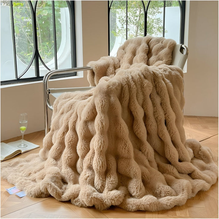 Lisslune | Fluffy Synthetic Fur Travel Blanket – Soft and Washable Fleece Blanket