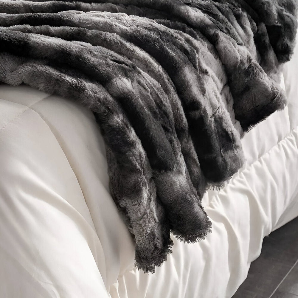Lisslune | Soft Velour Winter Blanket – Warm Coral Fleece Blanket in Batik Style