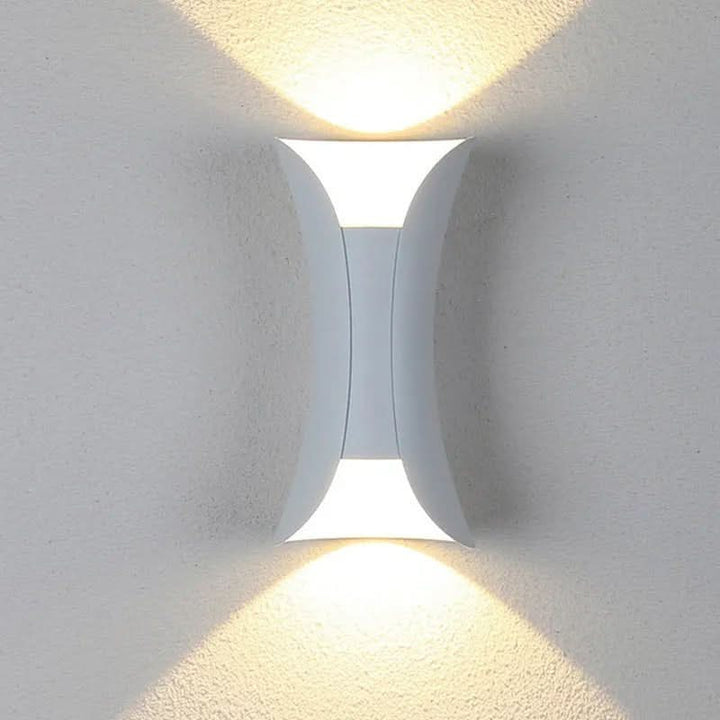 Lisslune | Curved LED Wall Light with IP65 Protection