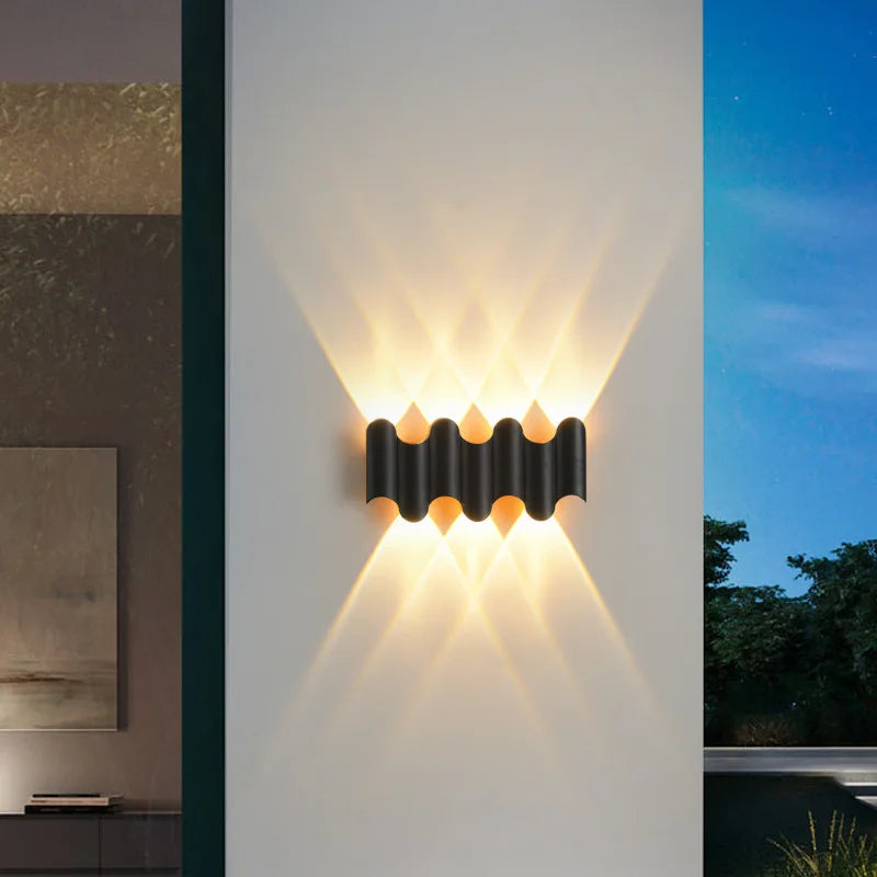 Lisslune | VeraGlow - Modern and elegant wall lamp