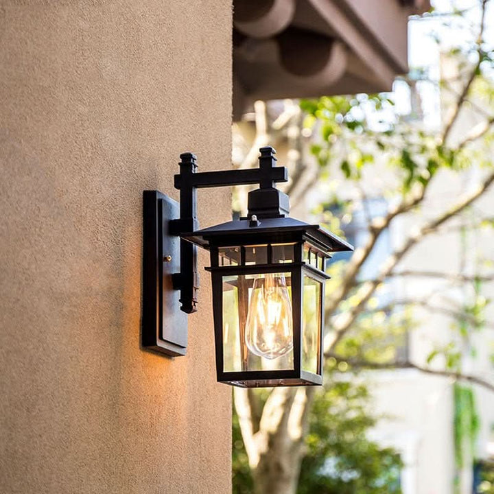 Lisslune | Stylish, weatherproof outdoor wall lamp with adjustable light head