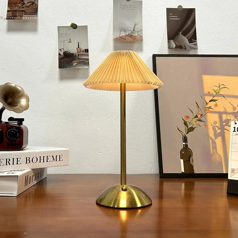 Lisslune | LumaNord - Retro Scandinavian Table Lamp