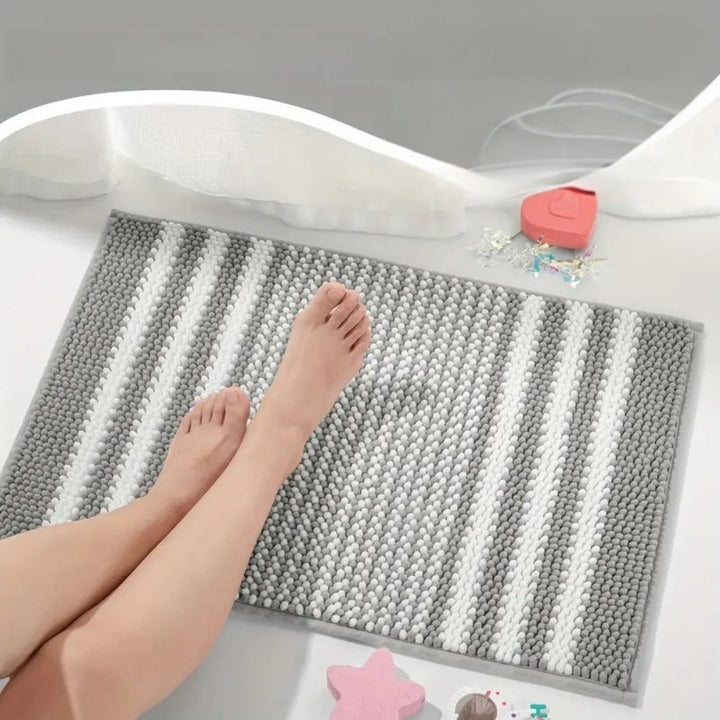 Lisslune | Pebble-Knit Striped Chenille Bath Mat