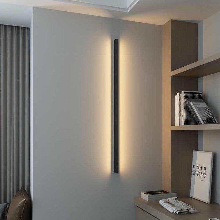 Lisslune | Linear minimalist and modern wall lamp