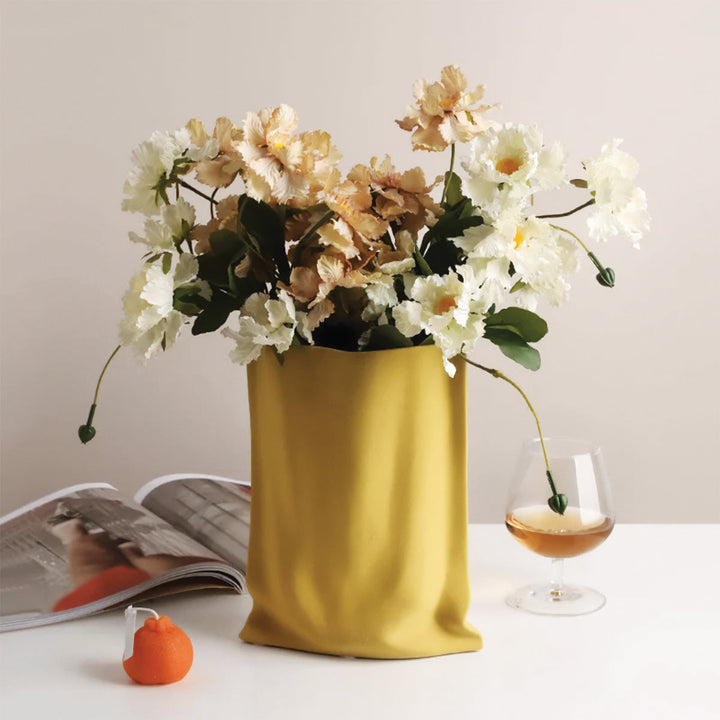 Lisslune | CurvaVase Modern Sculptural Vase – Stylish Ruffled Design for Elegant Decor