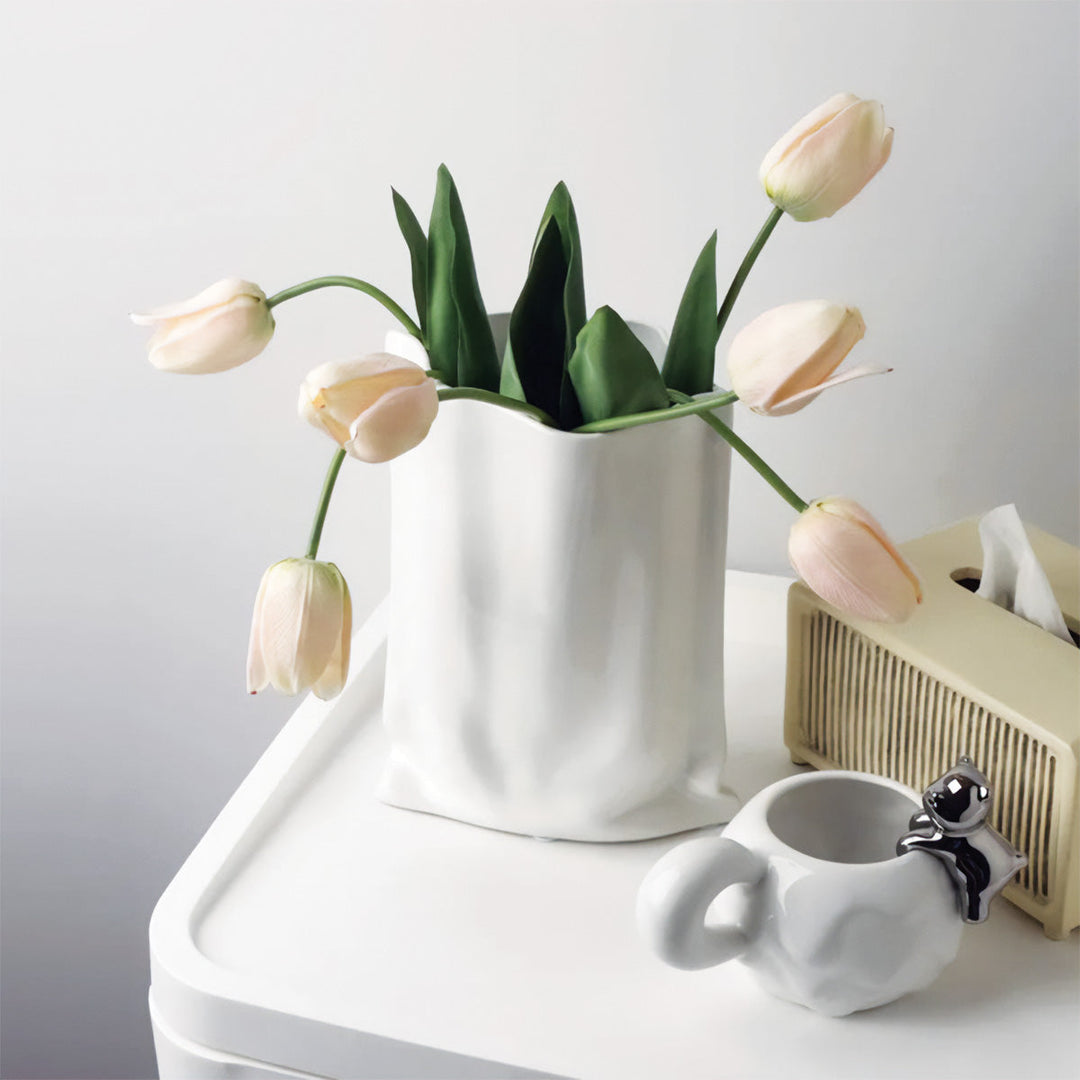 Lisslune | CurvaVase Modern Sculptural Vase – Stylish Ruffled Design for Elegant Decor