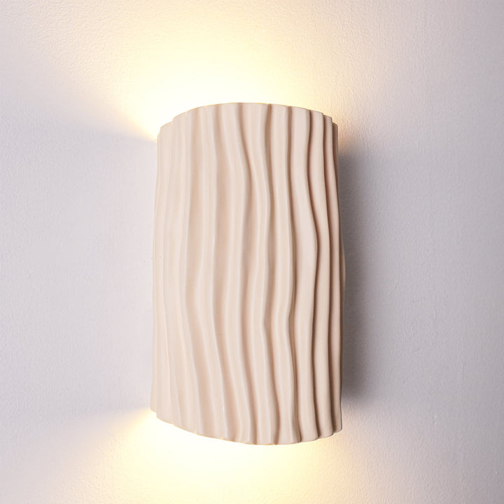 Lisslune | NordicLuxe – Resin Wall Light with Warm and Inviting Glow