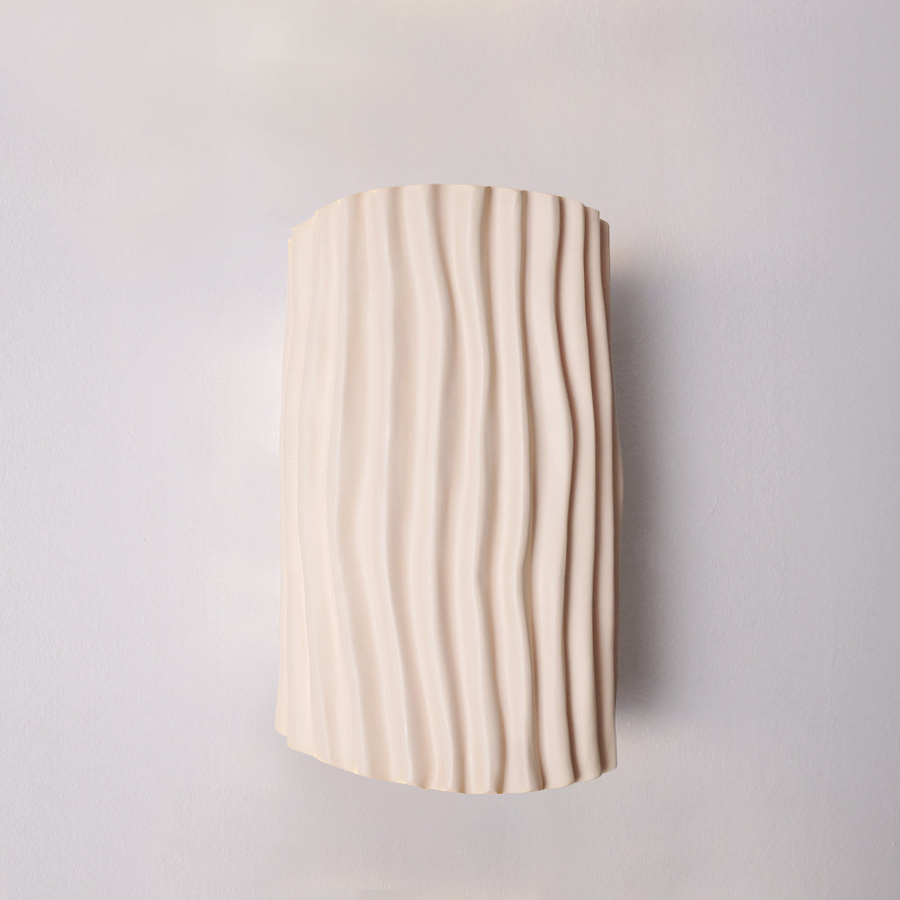 Lisslune | NordicLuxe – Resin Wall Light with Warm and Inviting Glow