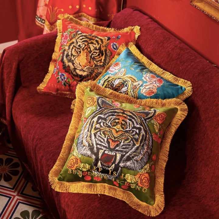 Lisslune | Regal Tiger Artistic Velvet Cushion Cover