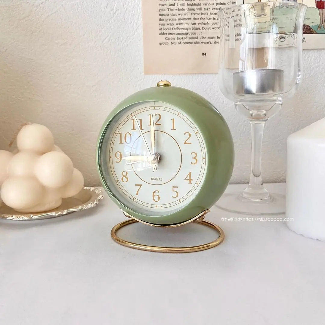 Lisslune | Retro Vintage Style Gold Accent Alarm Clock