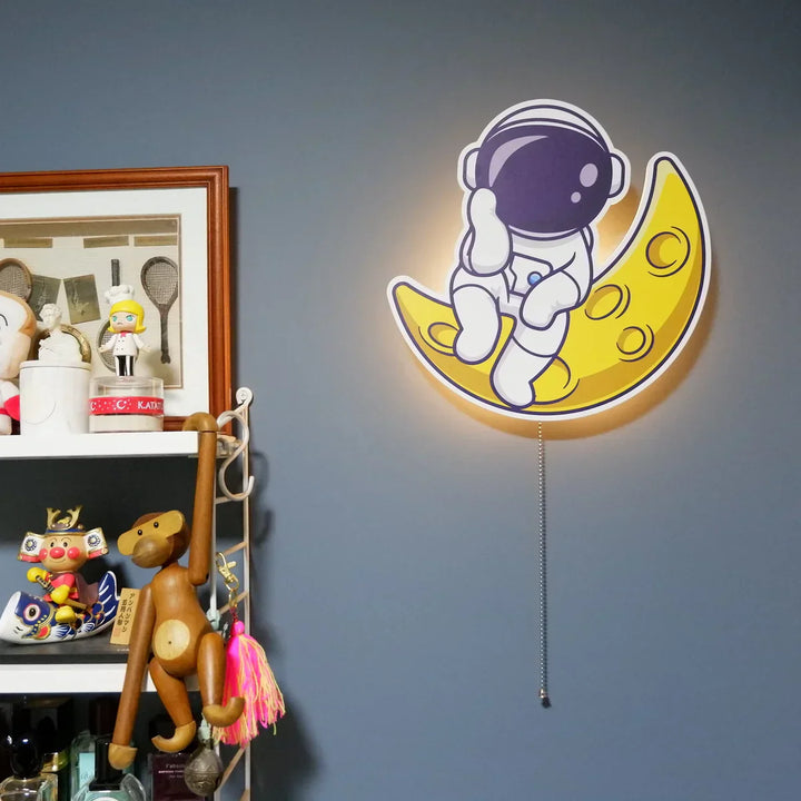 Lisslune | AstroLight - Astronaut Wall Light with a Magical Touch