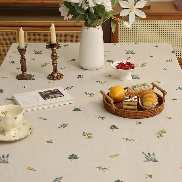 Lisslune | Rustic Bloom Tassel Tablecloth