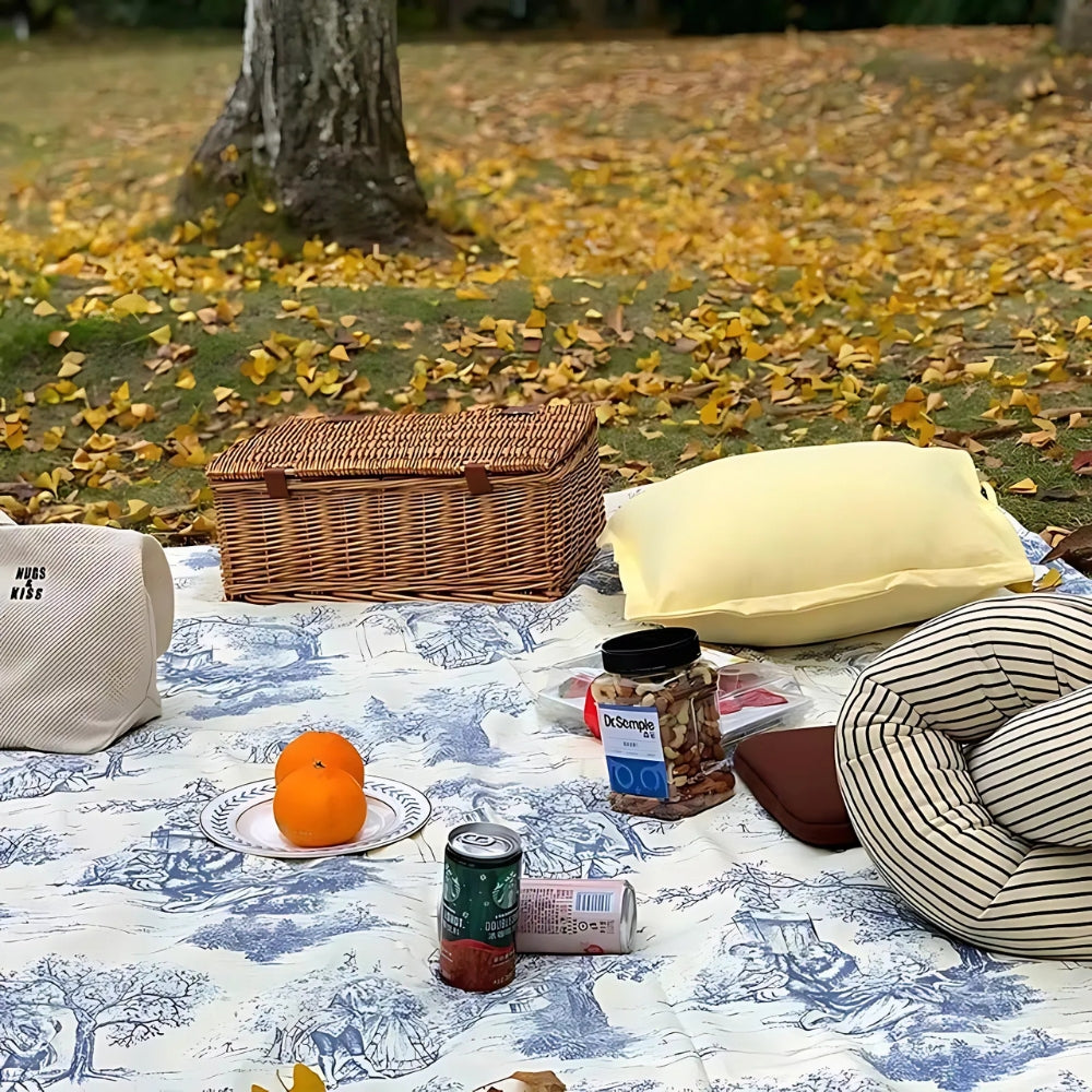 Lisslune | Rustic Ink-Style Print Table Cloth