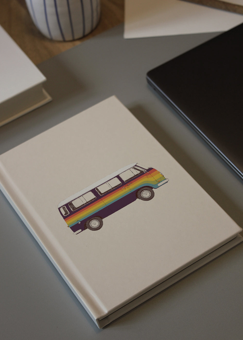 Lisslune | Rainbow Van
