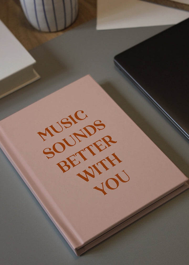 Lisslune | The music sounds better with you