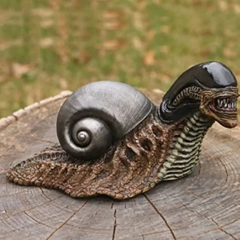 Lisslune | Variation Snail Statue, Resin Evil Snail Sculpture Alien Lover's New Favorite Home Office Decoration Garden Outdoor Decoration