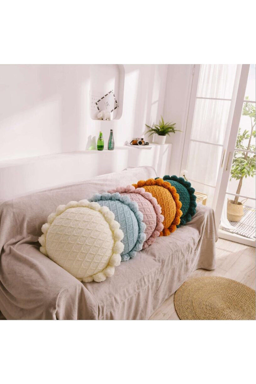 Lisslune | decorated round cushions