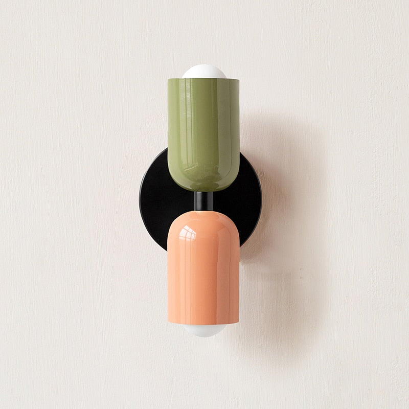 Lisslune | Lively, minimalist wall lamp with two light bulbs