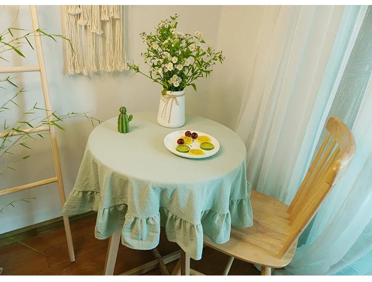 Lisslune | Charm Ruffle Tablecloth