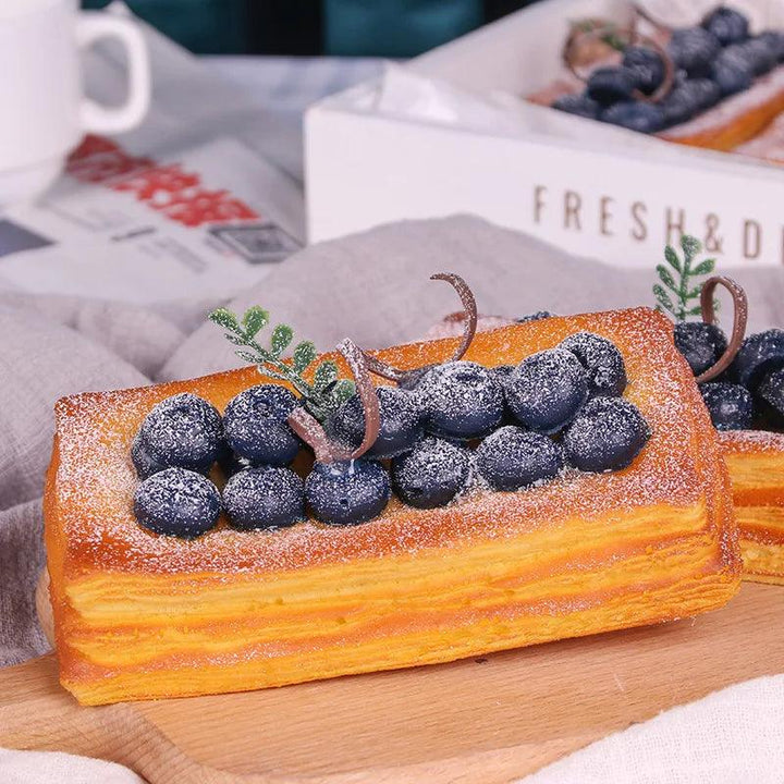 Lisslune | Realistic Blueberry Shortbread Cake Model for Stylish Photography and Home Decoration - 1PC Artificial Dessert Display