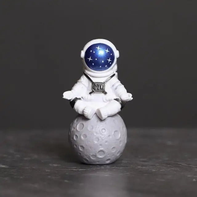 Lisslune | Resin Astronaut Figure Statue Space Traveler Sculpture Educational Toy Desk Decoration Astronaut Model For Children Gift