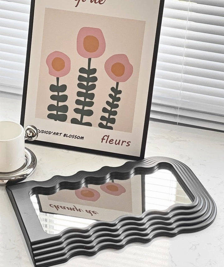 Lisslune | Wave Shock Retro Mirror