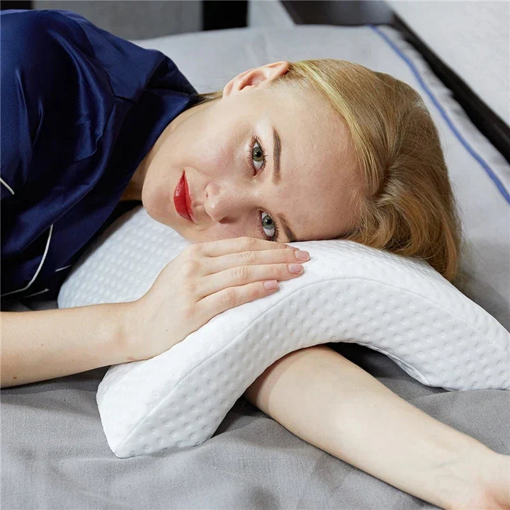 Lisslune | U-shaped, curved pillow