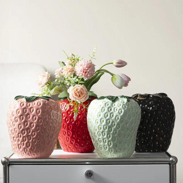 Lisslune | Ugly Strawberry Vase