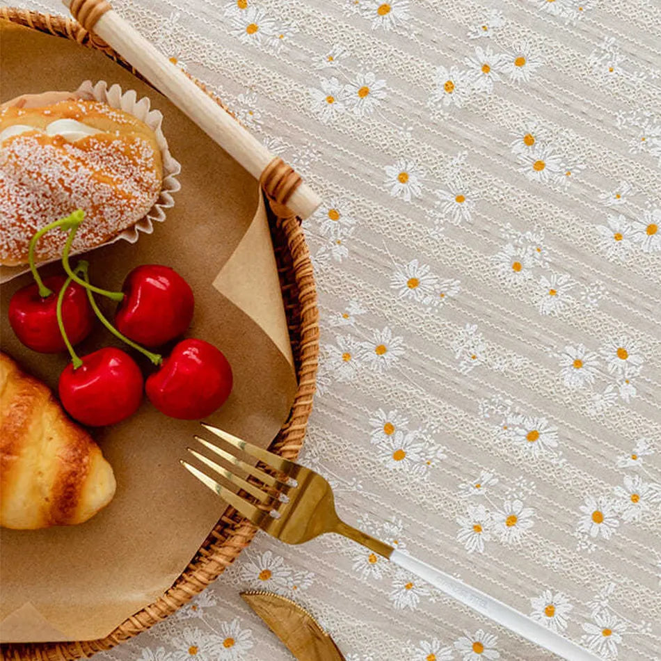 Lisslune | Victoria Daisy Tablecloth