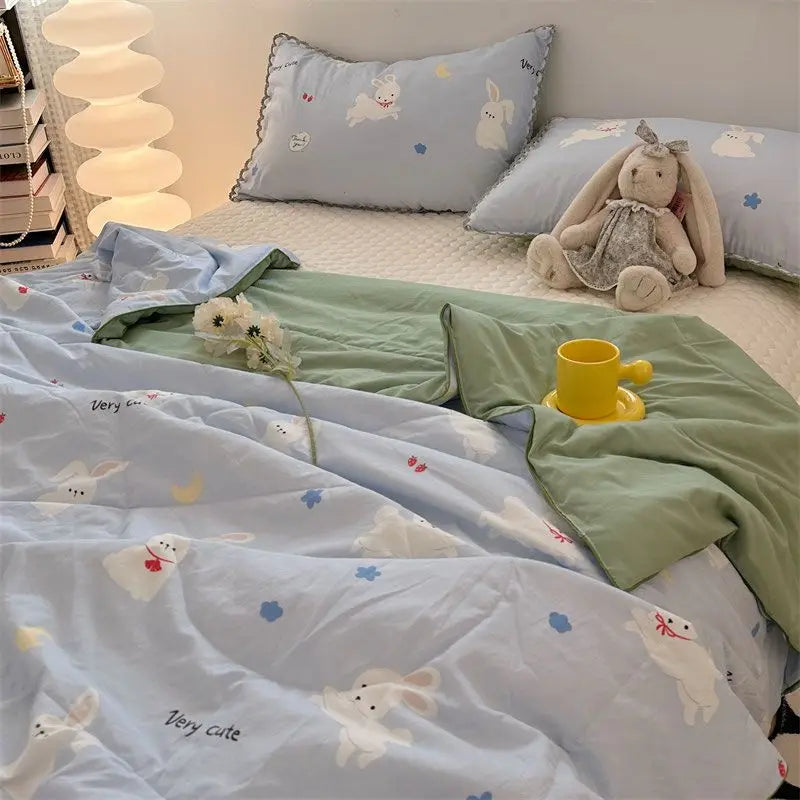 Rynx Floral Print Quilt Soft Skin-Friendly Breathable Summer Blanket with Ultrasonic Embossing Summer Machine Washable Bedspread