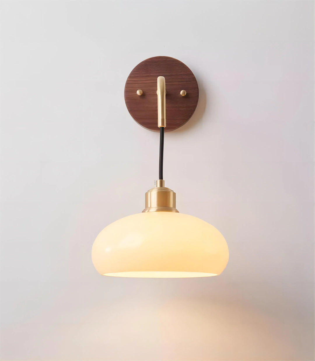 Lisslune | WalnutEdge – Modern Wall Lamp in Walnut and Brass