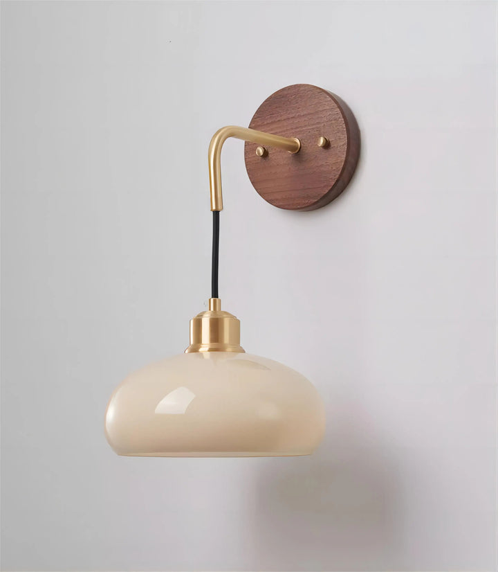 Lisslune | WalnutEdge – Modern Wall Lamp in Walnut and Brass