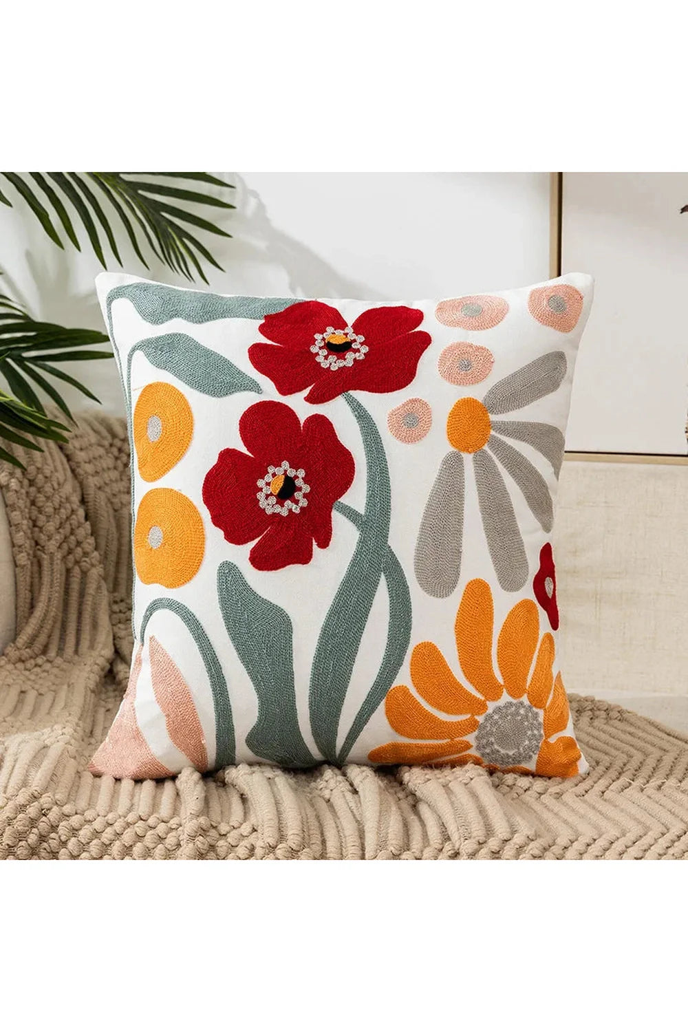 Lisslune | embroidered cushion cover