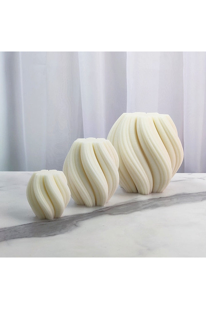 Lisslune | geometric candle shape