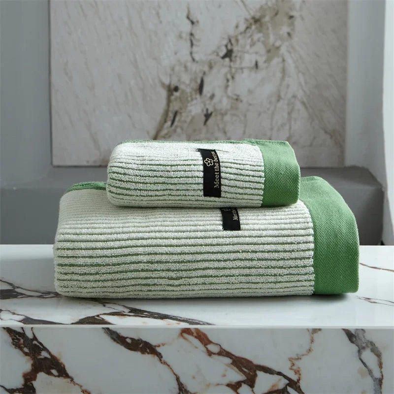Lisslune | Luxurious, super soft and absorbent face/bath towel made from 100% organic cotton