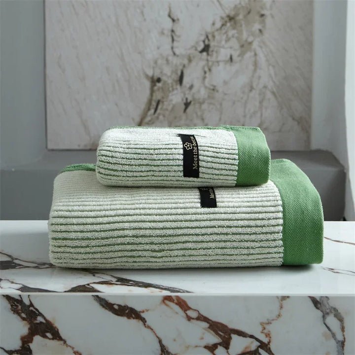 Lisslune | Luxurious, super soft and absorbent face/bath towel made from 100% organic cotton
