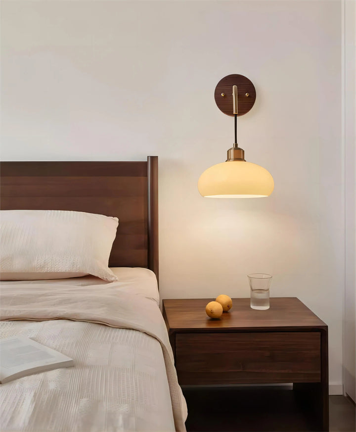 Lisslune | WalnutEdge – Modern Wall Lamp in Walnut and Brass