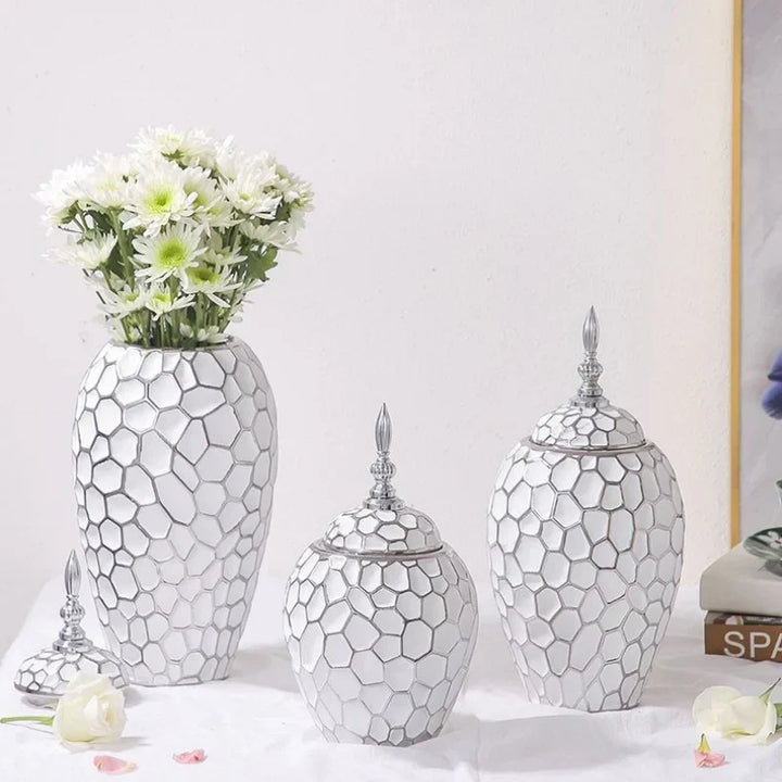 Lisslune | GoldenPattern | Ceramic Vase with Luxurious Gold Accents – Modern Decorative Home Piece