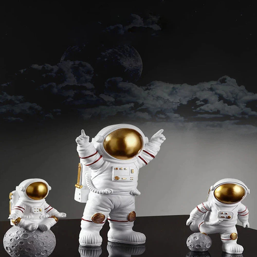 Lisslune | Resin Astronaut Figure Statue Space Traveler Sculpture Educational Toy Desk Decoration Astronaut Model For Children Gift