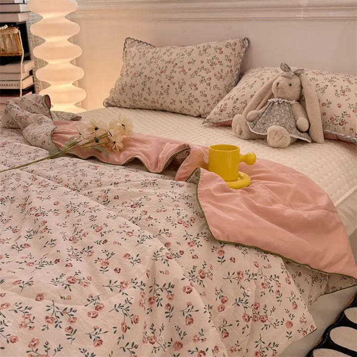 Rynx Floral Print Quilt Soft Skin-Friendly Breathable Summer Blanket with Ultrasonic Embossing Summer Machine Washable Bedspread