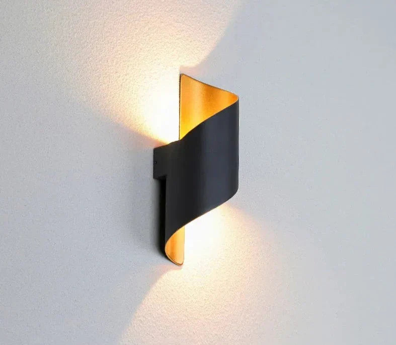 Lisslune | IronEdge – Modern Wall Light Crafted from Iron and Acrylic
