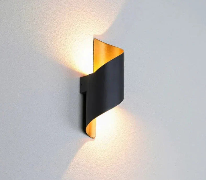 Lisslune | IronEdge – Modern Wall Light Crafted from Iron and Acrylic