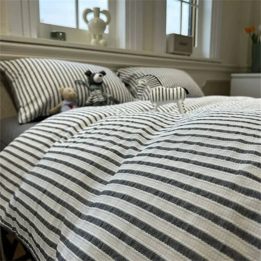 Lisslune | Minimalistic Striped Bed Set