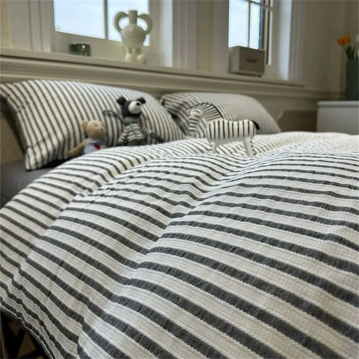 Lisslune | Minimalistic Striped Bed Set