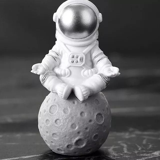 Lisslune | Resin Astronaut Figure Statue Space Traveler Sculpture Educational Toy Desk Decoration Astronaut Model For Children Gift