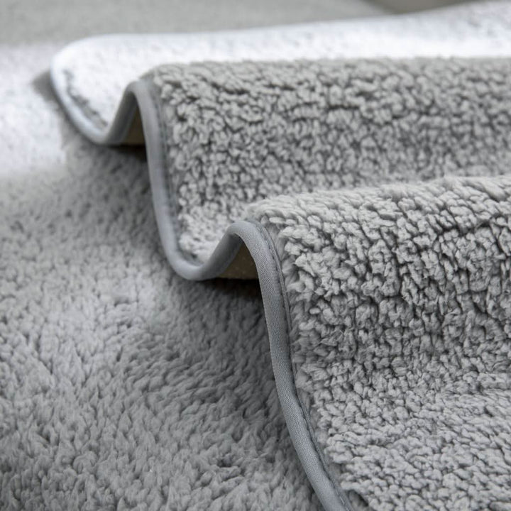 Lisslune | CozyShield - Elegant and protective stretch sofa cover